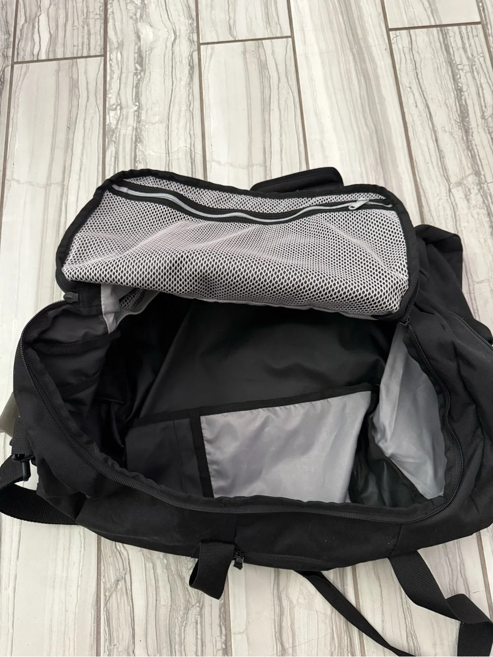 Burton duffle bag. EUC
